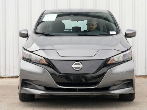 Used 2025 Nissan Leaf S image 6
