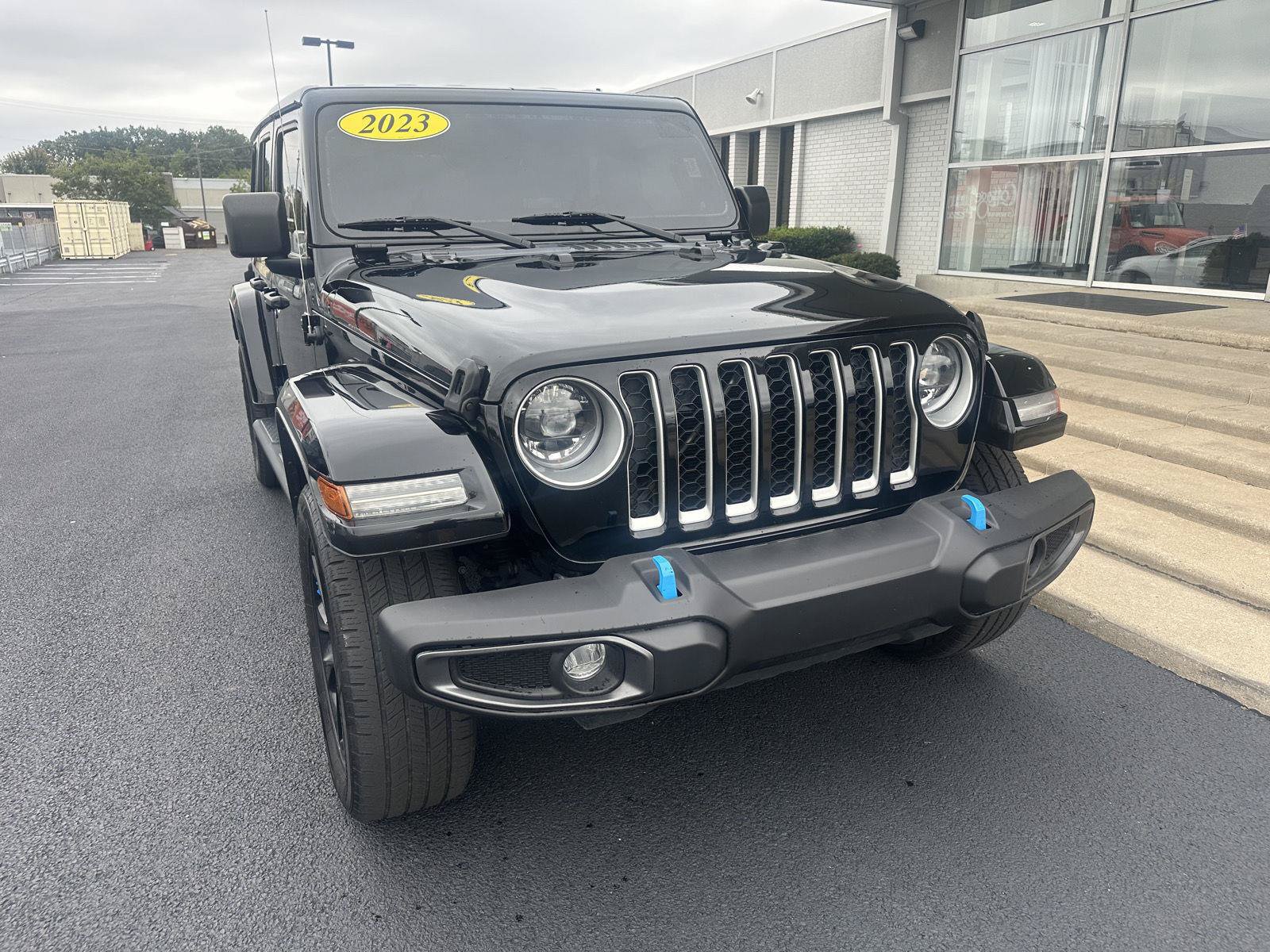Used 2023 Jeep Wrangler Unlimited Sahara w/ Cold Weather Group AWD/4WD image 4