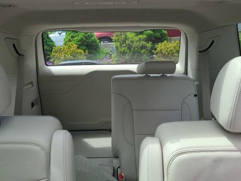 Used 2023 GMC Acadia Denali w/ Denali Ultimate Package AWD/4WD image 25