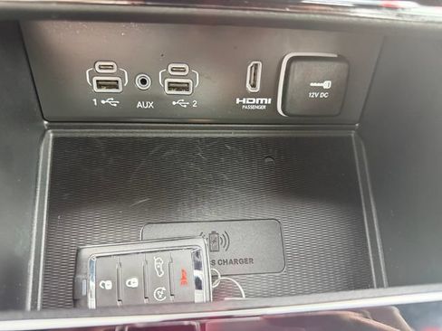 Used 2023 Jeep Grand Cherokee Overland w/ Luxury Tech Group IV AWD/4WD image 32