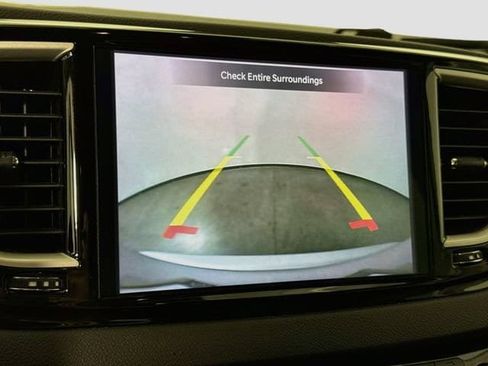Used 2024 Chrysler Pacifica Touring-L FWD image 13