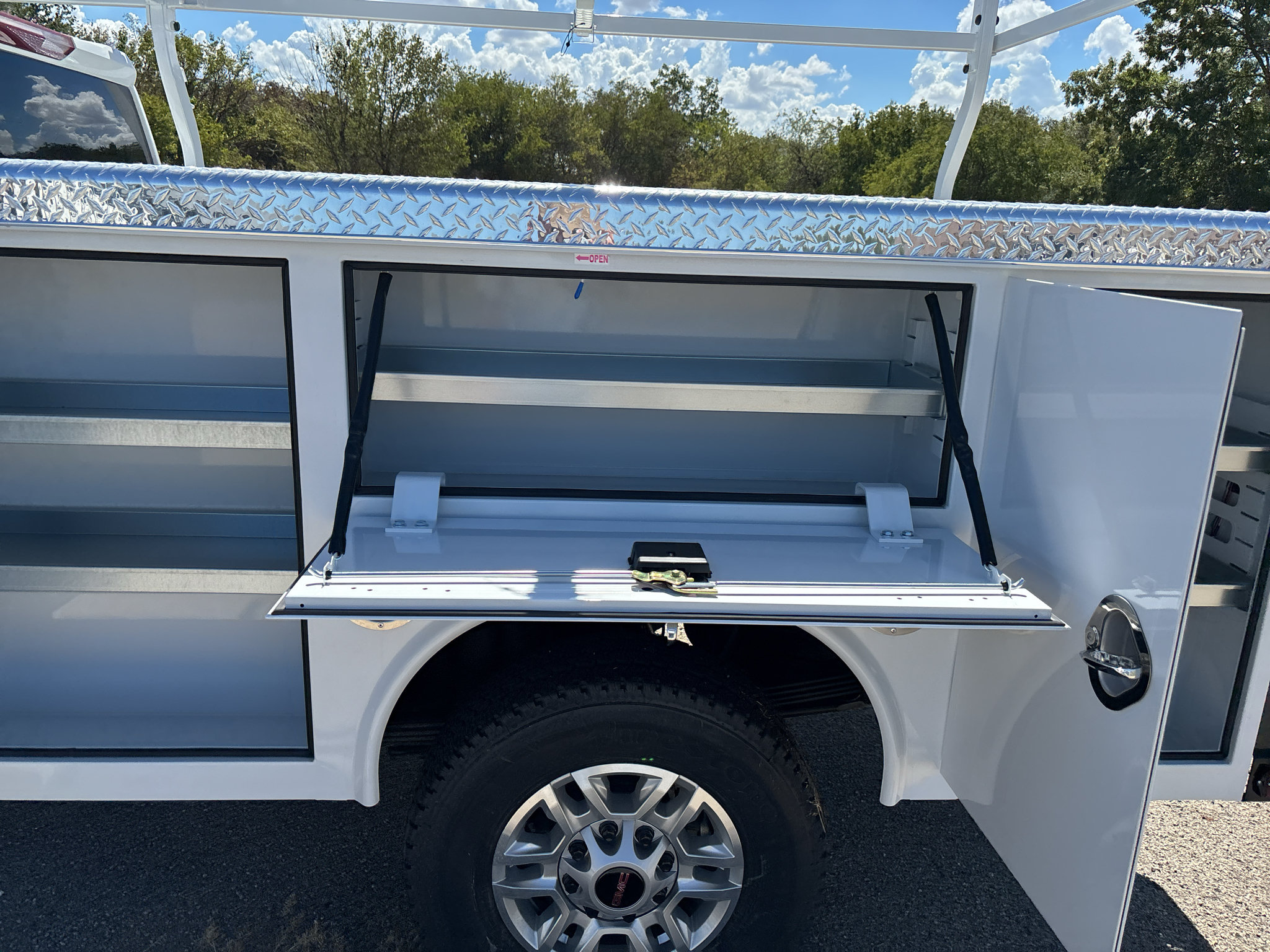 Used 2026 GMC Sierra 2500 Pro w/ Convenience Package AWD/4WD image 13