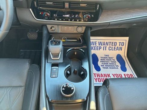 Used 2025 Nissan Rogue Platinum image 17