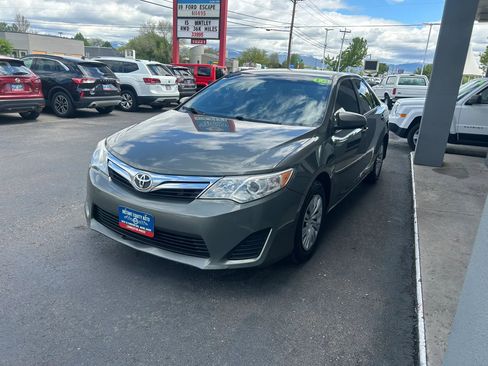 Used 2014 Toyota Camry LE FWD image 29