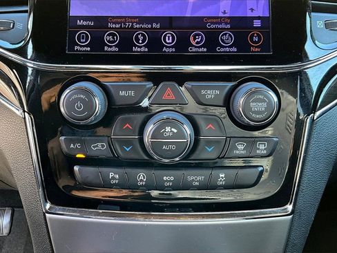 Used 2019 Jeep Grand Cherokee Overland image 18