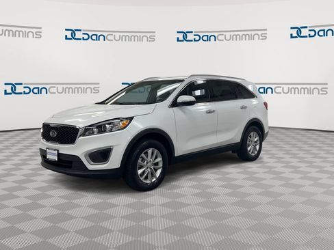 Used 2018 Kia Sorento FWD image 4