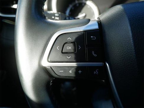 Certified 2022 Toyota Highlander XLE image 25