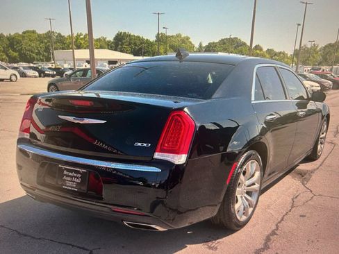 Used 2019 Chrysler 300 Limited RWD image 5