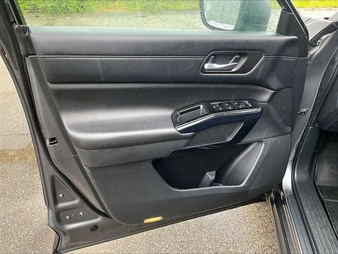 Used 2022 Nissan Pathfinder S AWD/4WD image 9