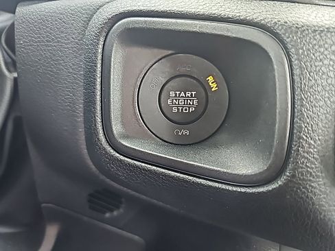 Used 2025 Jeep Wrangler Sport image 12