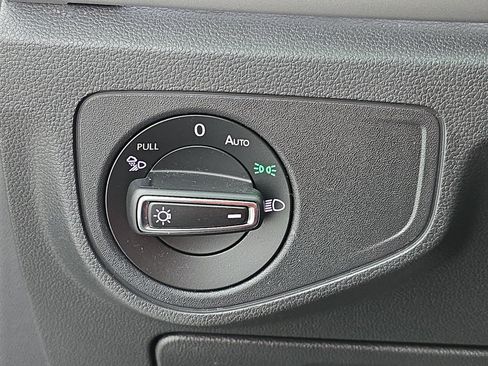 Used 2021 Volkswagen Atlas Cross Sport SEL Premium image 26