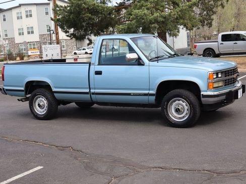 Used 1989 Chevrolet Silverado 2500 4x4 Regular Cab image 2