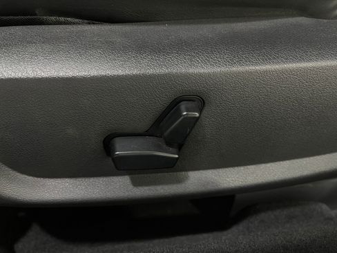 Used 2009 Dodge Challenger SRT8 w/ SRT Option Group II RWD image 15