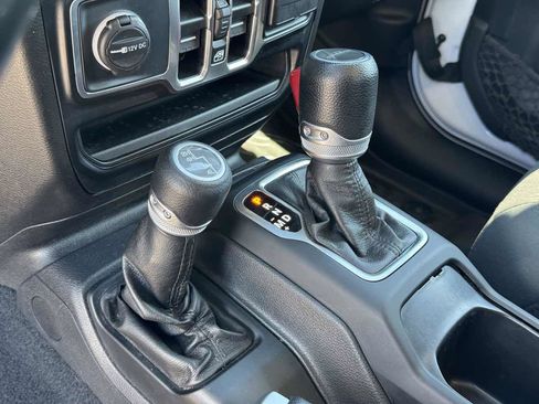 Used 2022 Jeep Gladiator Sport AWD/4WD image 30