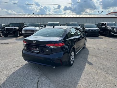 Used 2022 Toyota Corolla LE w/ Carpet Mat Package (TMS) FWD image 5