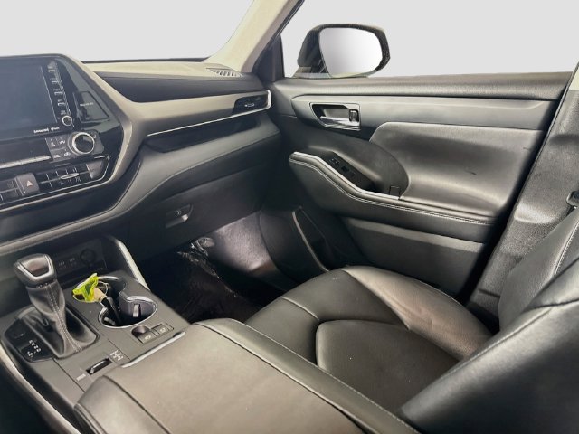 Certified 2022 Toyota Highlander XLE FWD image 25