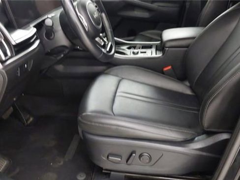 Used 2024 Kia Sorento S image 18