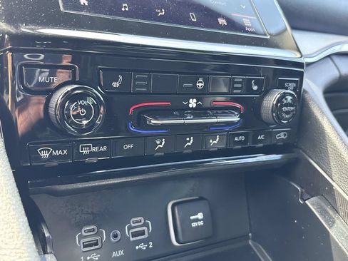 Used 2024 Jeep Grand Cherokee L Laredo AWD/4WD image 17