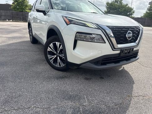 Used 2021 Nissan Rogue SV w/ Premium Package FWD image 2