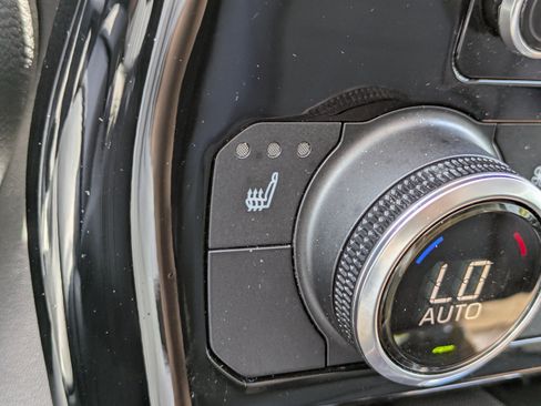 Used 2021 Toyota Highlander XLE FWD image 27