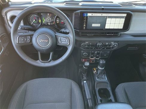 Used 2024 Jeep Wrangler Unlimited image 11