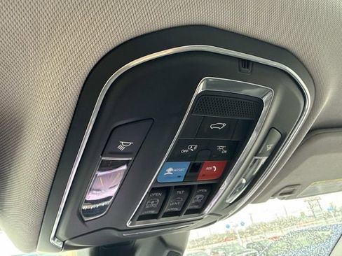 Used 2023 Jeep Grand Cherokee Limited w/ Black Appearance Package AWD/4WD image 30