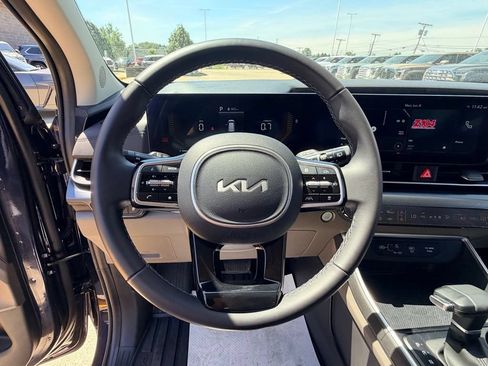 Used 2026 Kia Carnival FWD image 13