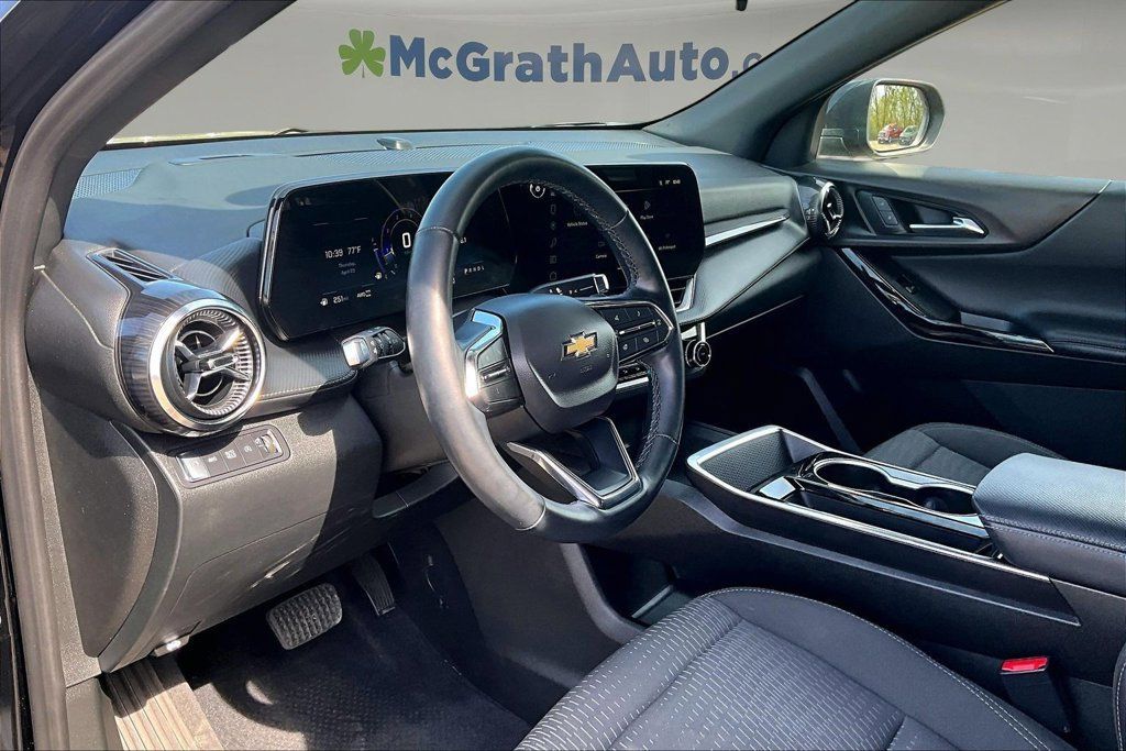 Used 2025 Chevrolet Equinox LT AWD/4WD image 20