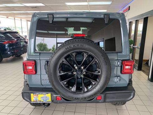 Used 2025 Jeep Wrangler Unlimited Sahara w/ Safety Group AWD/4WD image 7
