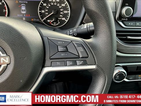 Used 2025 Nissan Altima 2.5 SV FWD image 12