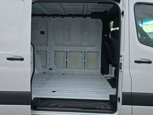 Used 2025 Mercedes-Benz Sprinter 2500 image 14