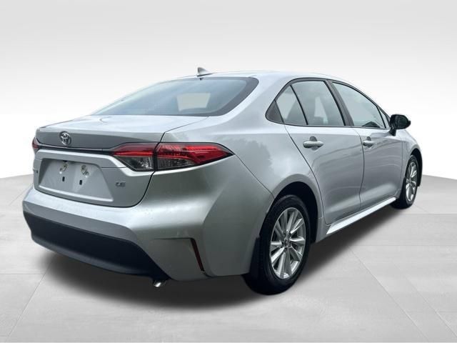 Used 2024 Toyota Corolla LE w/ LE Convenience Package FWD image 5