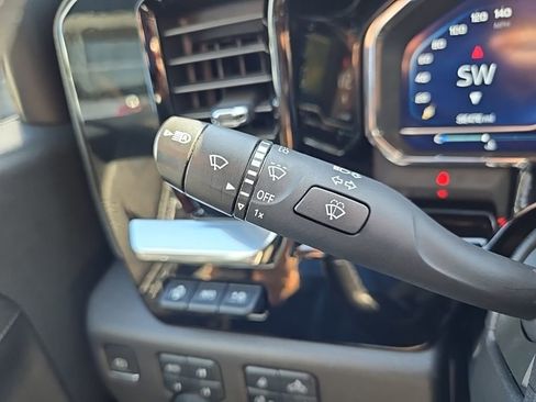 Used 2023 Chevrolet Silverado 1500 High Country w/ Technology Package AWD/4WD image 18