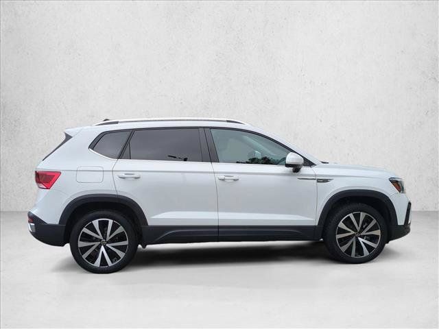 Used 2022 Volkswagen Taos SE FWD image 4