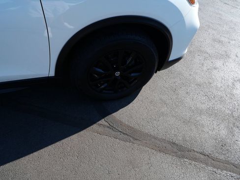 Used 2018 Nissan Rogue SV w/ Premium Package AWD/4WD image 33
