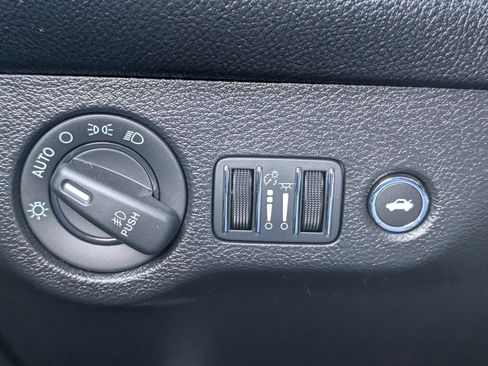 Used 2023 Dodge Challenger SXT w/ Blacktop Package image 7