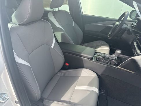 Used 2025 Toyota Camry SE image 32