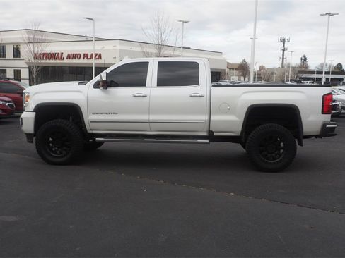 Used 2019 GMC Sierra 2500 Denali w/ Duramax Plus Package image 5