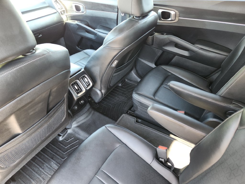 Used 2022 Kia Sorento EX w/ Panoramic Sunroof Package FWD image 22