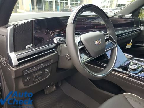 Certified 2026 Cadillac Escalade ESV Sport w/ LPO, ONYX Package AWD/4WD image 19