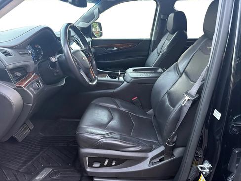 Used 2017 Cadillac Escalade Premium Luxury RWD image 9