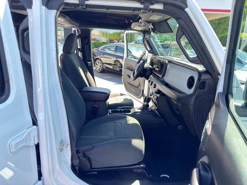 Used 2024 Jeep Wrangler Unlimited w/ Convenience Group AWD/4WD image 34