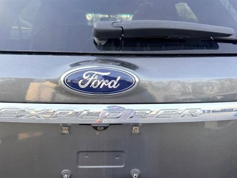 Used 2015 Ford Explorer XLT w/ Equipment Group 201B AWD/4WD image 34