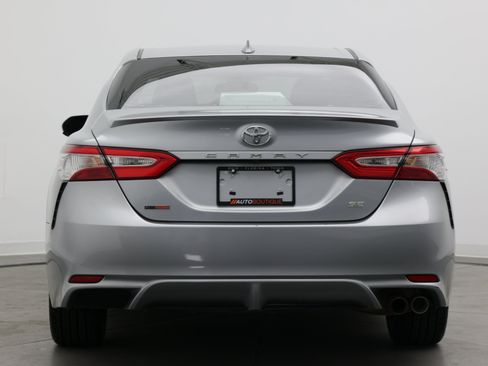 Used 2020 Toyota Camry SE FWD image 5