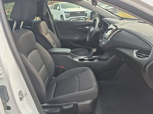 Used 2025 Chevrolet Malibu LT FWD image 23
