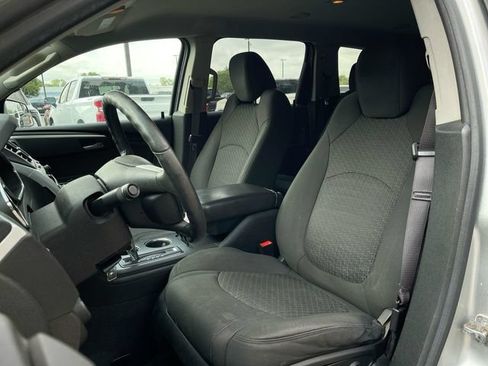 Used 2011 Chevrolet Traverse LT w/ Personal Connectivity Package FWD image 16