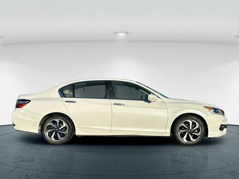 Used 2017 Honda Accord EX-L image 7