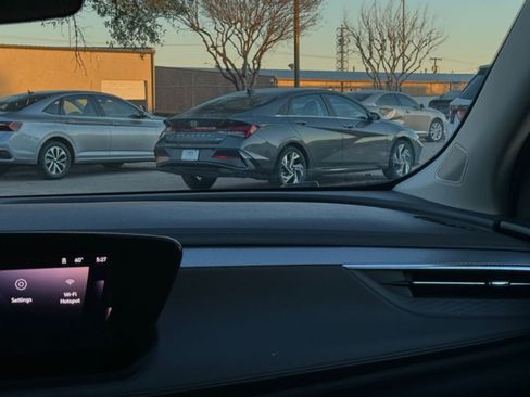 Used 2025 Buick Encore GX Preferred image 35