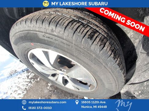 Used 2024 Subaru Ascent Premium w/ Convenience Package image 9