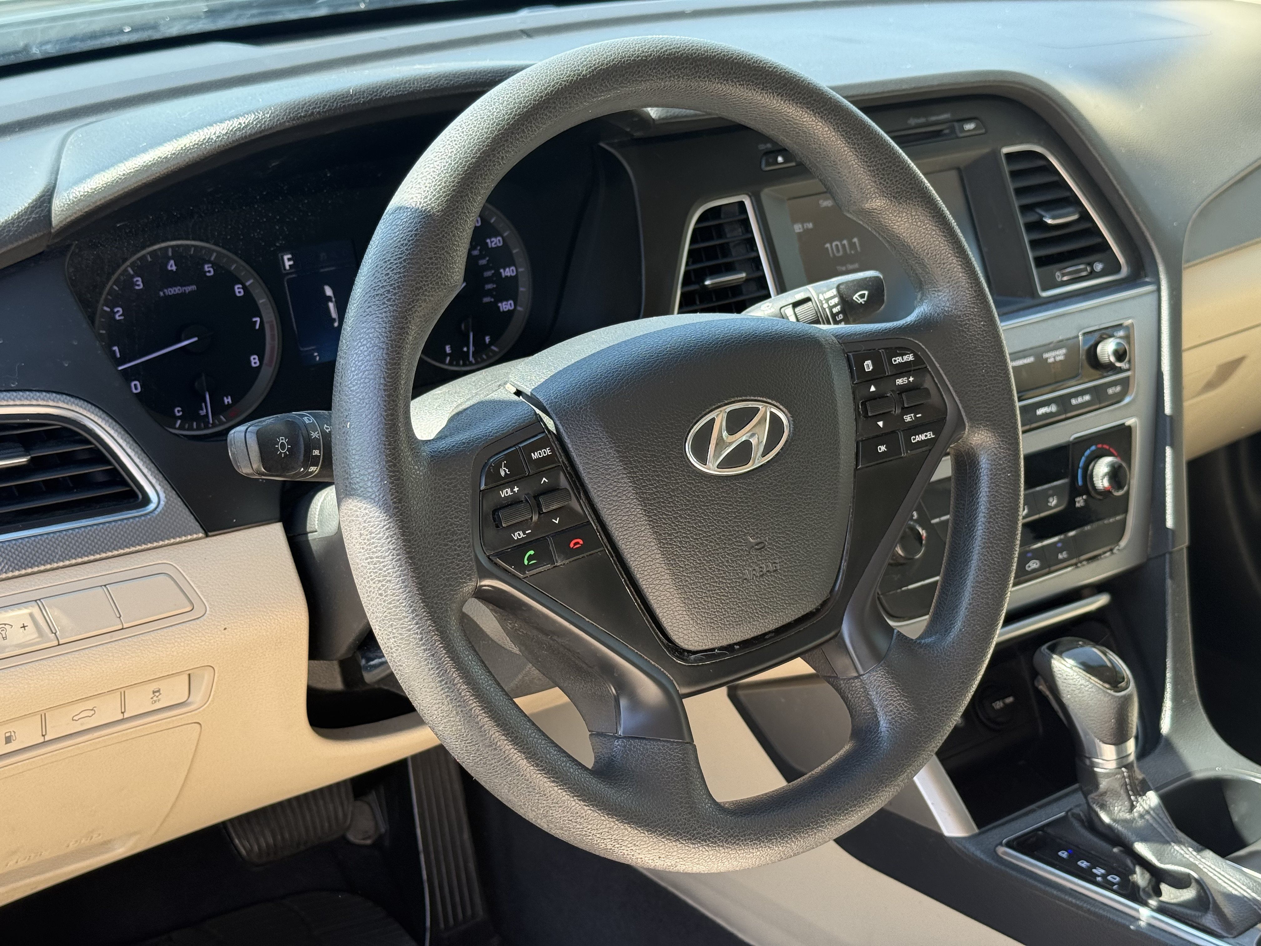 Used 2016 Hyundai Sonata SE w/ Cargo Package FWD image 12